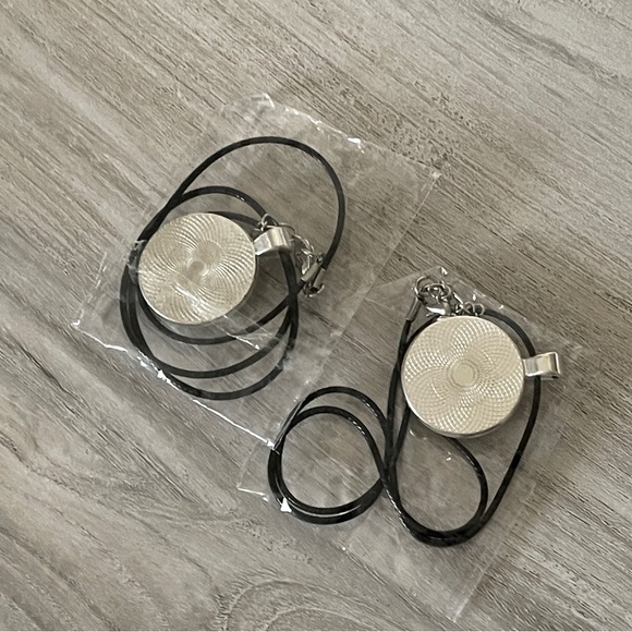 Keep Clam Carry On Silver Black Necklaces - Picture 3 of 3